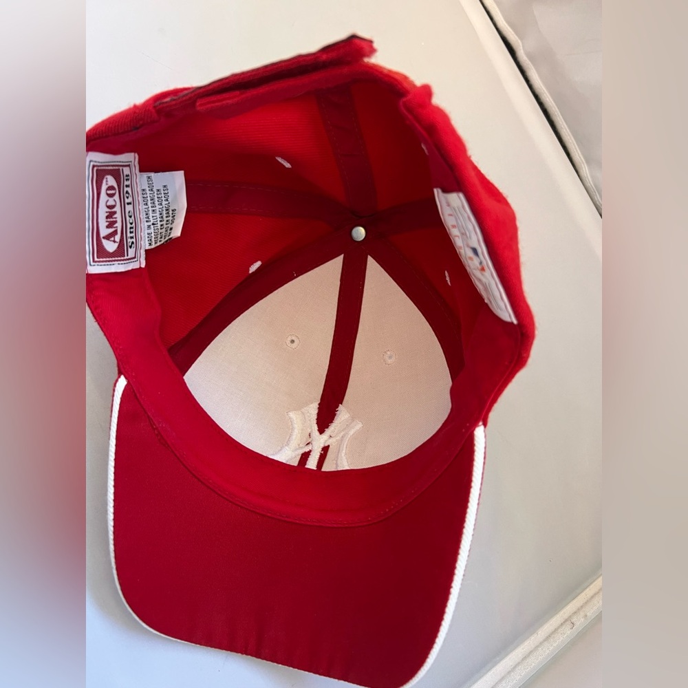 Red New York Yankees Baseball Cap - Picture 3 of 9